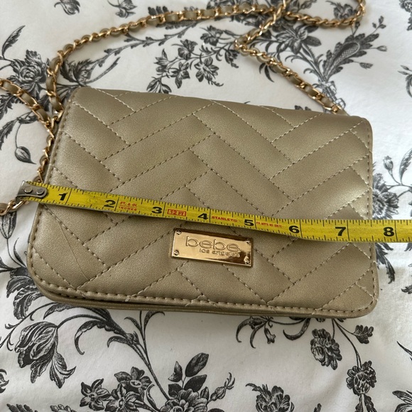 Bebe Quilted Wallet Crossbody Bag Gold Chain Strap Champagne - Picture 6 of 6